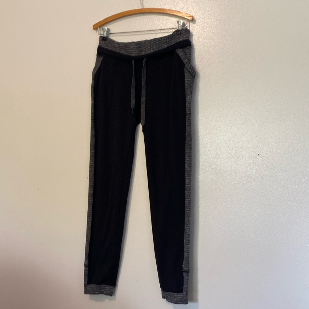 LULULEMON BLACK grey pocket JOGGER PANTS WITH SIDE STRIPE tie waist size  6